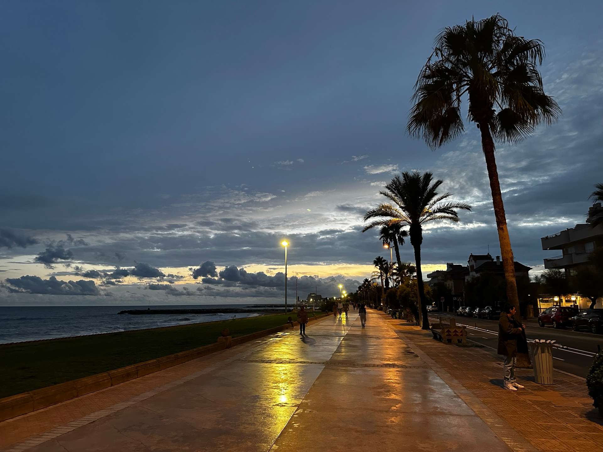 Sur le bord de mer de Sitges